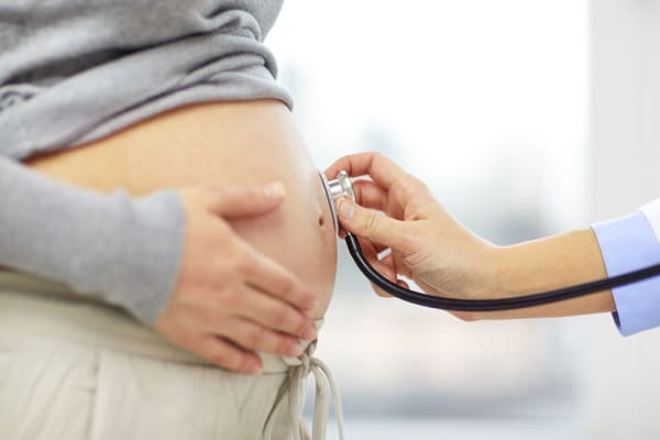 Thông thường phụ nữ mang thai bị bệnh giang mai sẽ được điều trị bằng thuốc