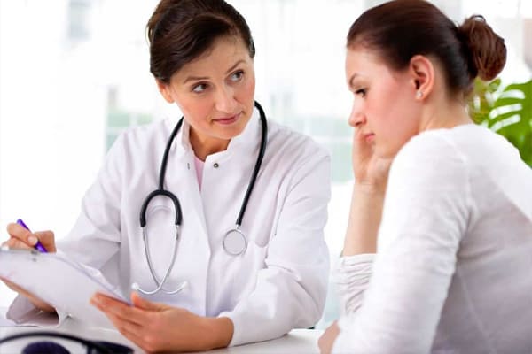 Sau phá thai bằng thuốc nếu có dấu hiệu bất thường gặp bác sĩ chuyên khoa ngay
