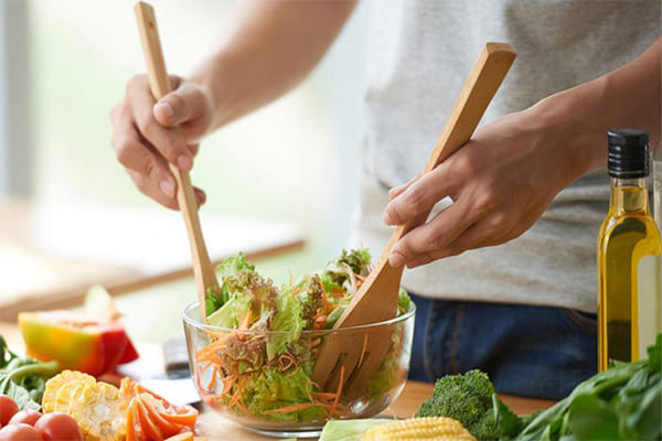 Chế độ ăn uống cũng là yếu tố gây ảnh hưởng đến mùi vị tinh trùng