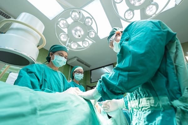 Quy trình phẫu thuật u xơ tử cung bao gồm 4 bước